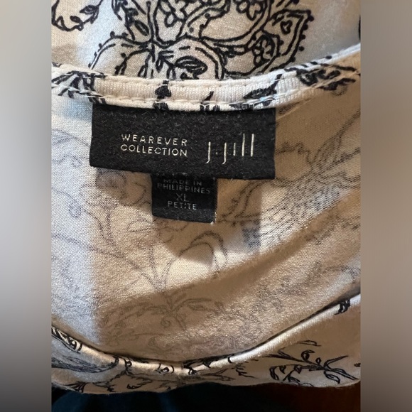 J. Jill Wearever collection, sleeveless tunic, size Xl petite, off white, navy - Picture 5 of 6